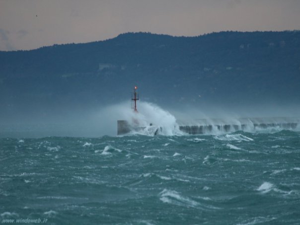 TRIESTE E LA BORA